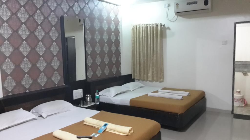 Hotel Sai Galaxy Inn Shirdi Eksteriør bilde