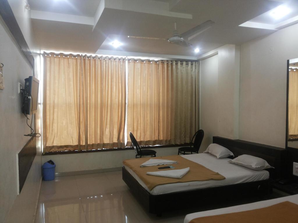 Hotel Sai Galaxy Inn Shirdi Eksteriør bilde