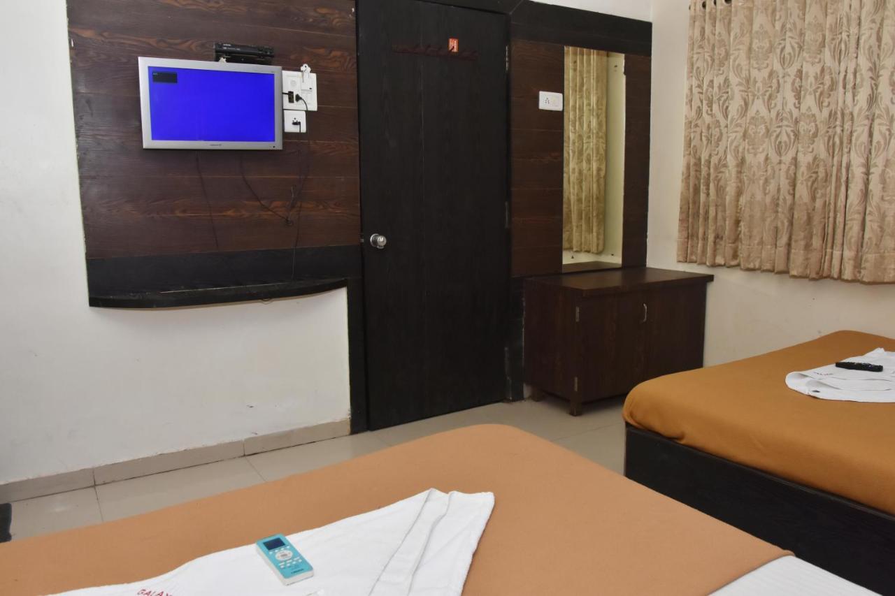 Hotel Sai Galaxy Inn Shirdi Eksteriør bilde