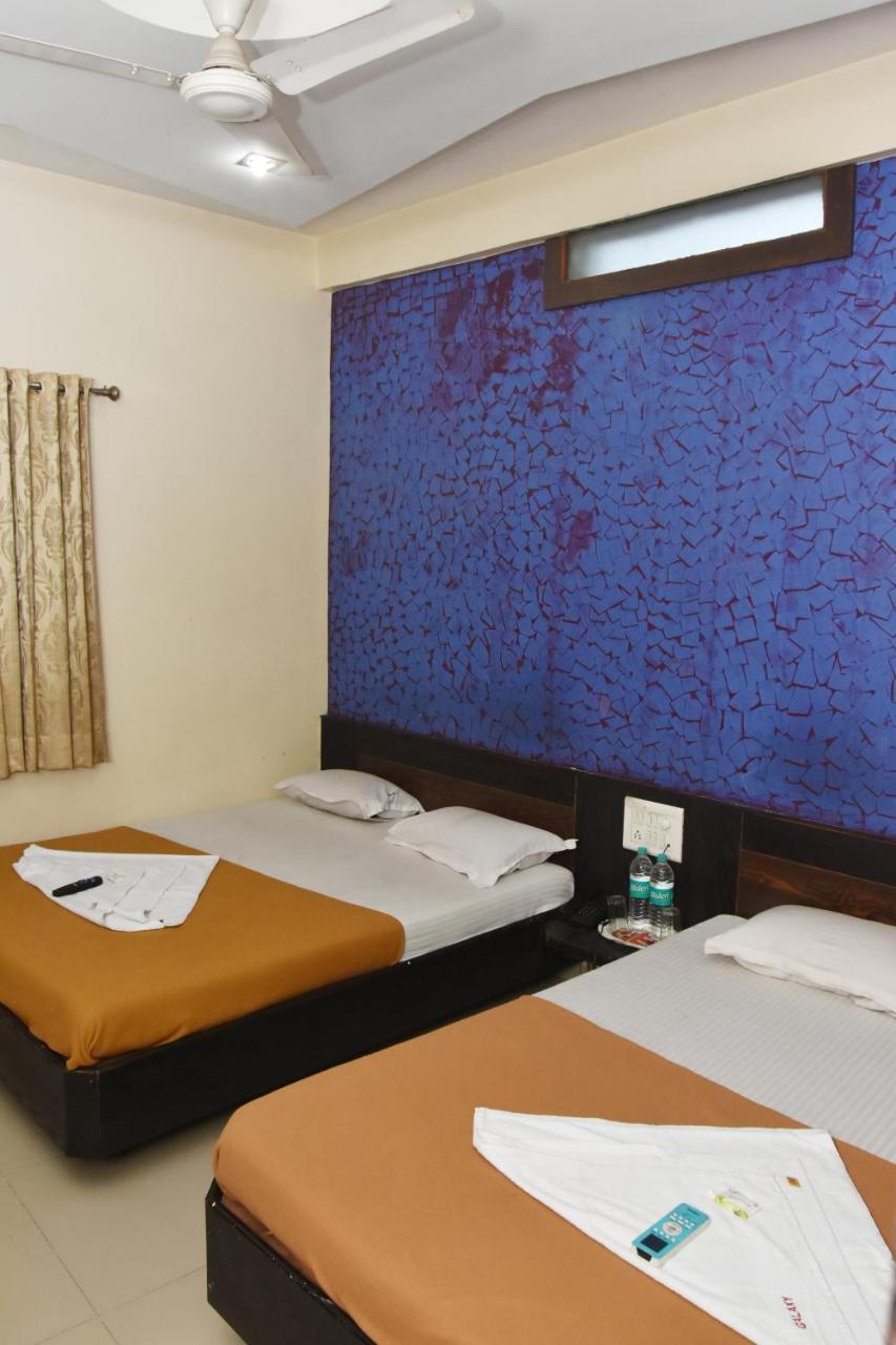 Hotel Sai Galaxy Inn Shirdi Eksteriør bilde
