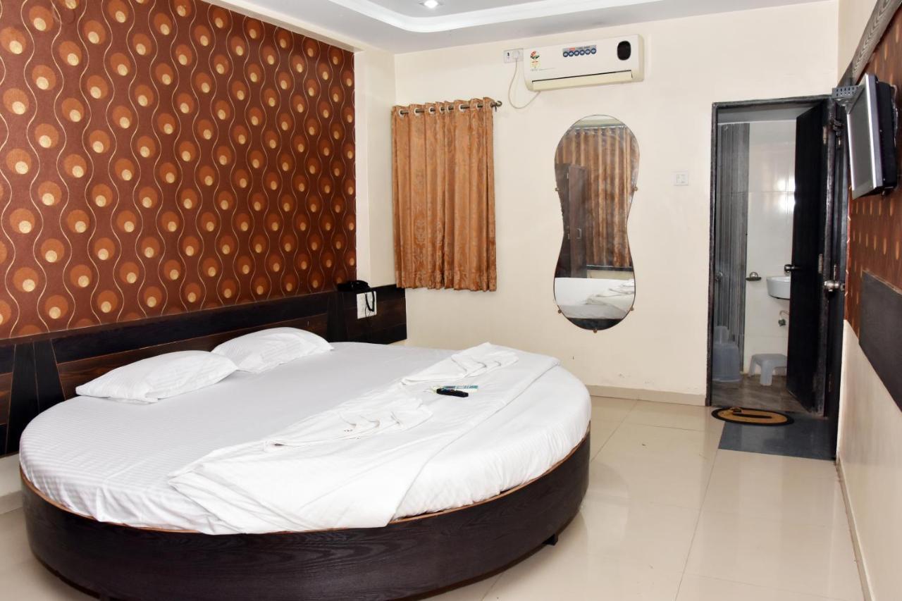 Hotel Sai Galaxy Inn Shirdi Eksteriør bilde